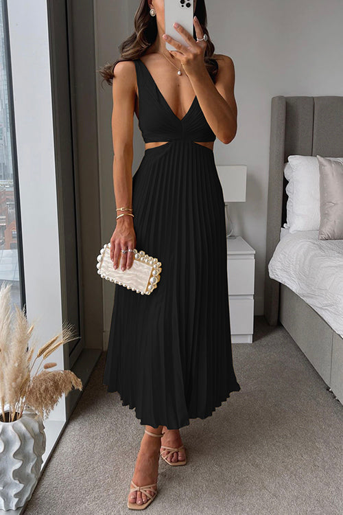 Elsa | Chic Pleated Maxi Dress