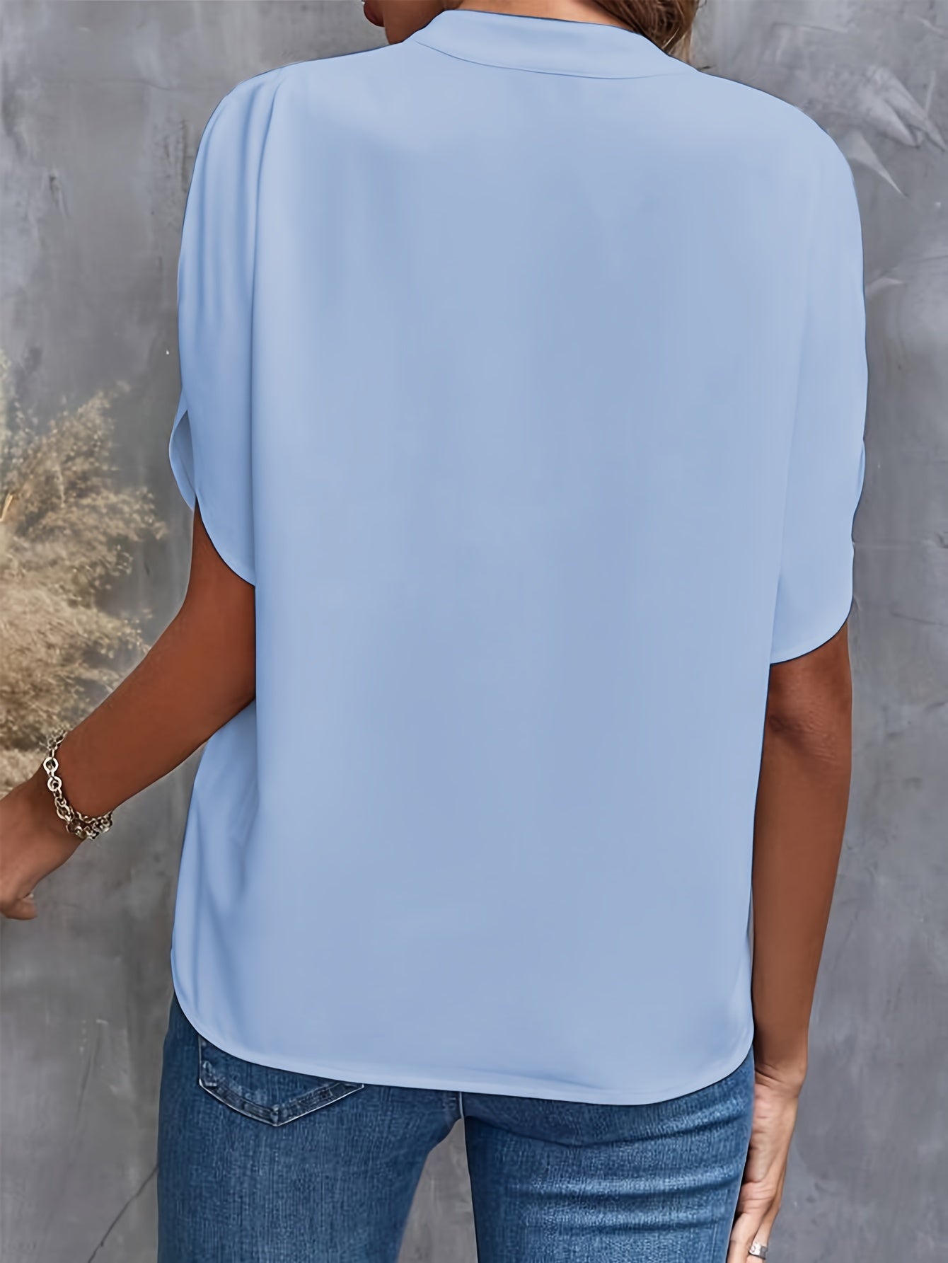 Mieke™ - Enfärgad blus med V-ringning