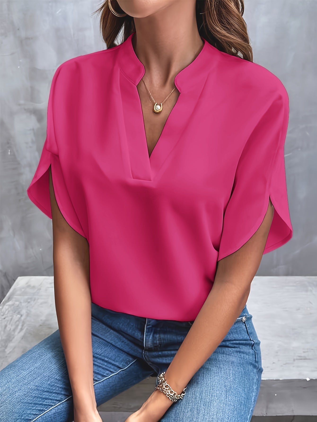 Mieke™ - Enfärgad blus med V-ringning