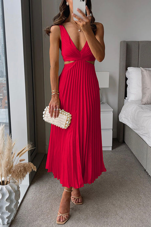 Elsa | Chic Pleated Maxi Dress