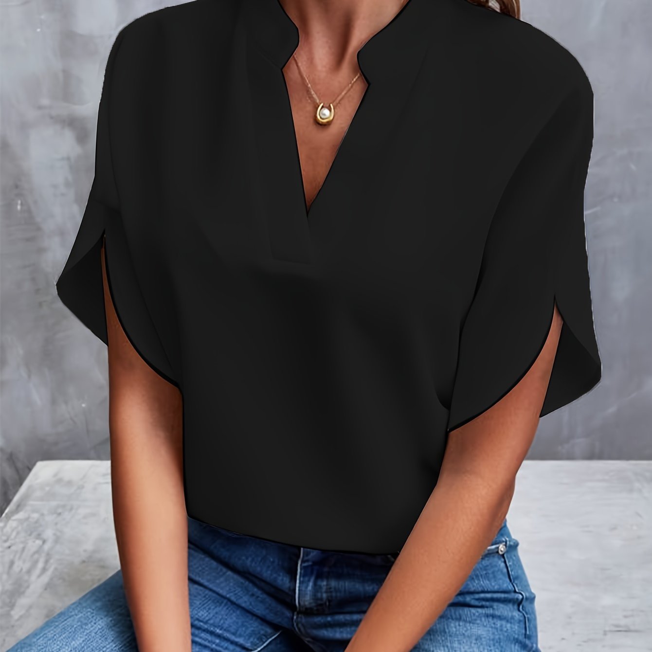 Mieke™ - Enfärgad blus med V-ringning