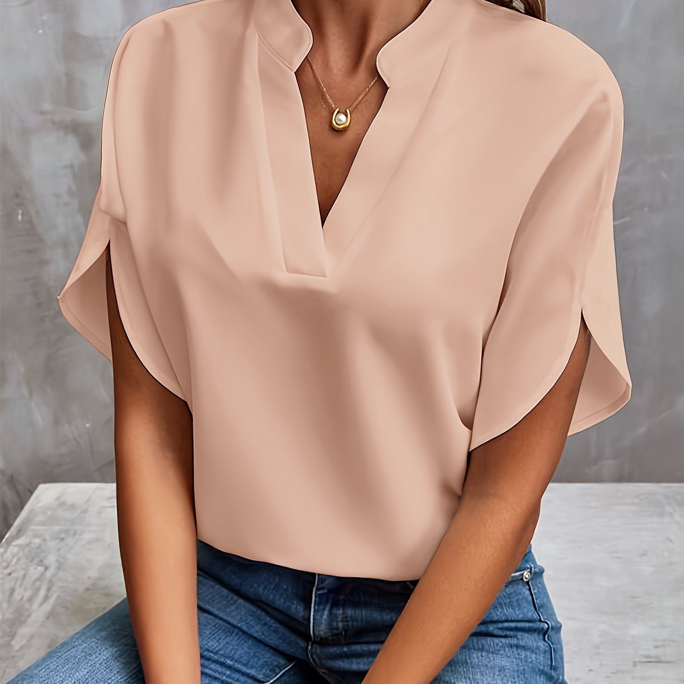 Mieke™ - Enfärgad blus med V-ringning