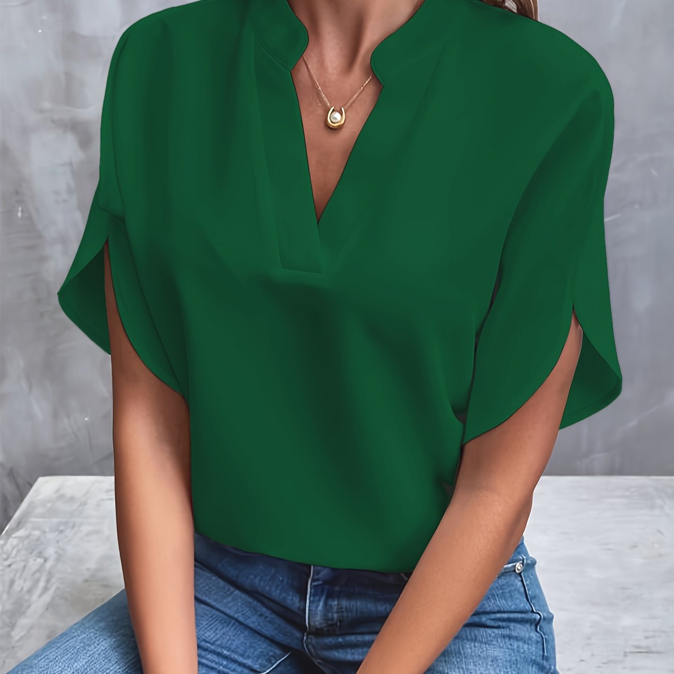 Mieke™ - Enfärgad blus med V-ringning