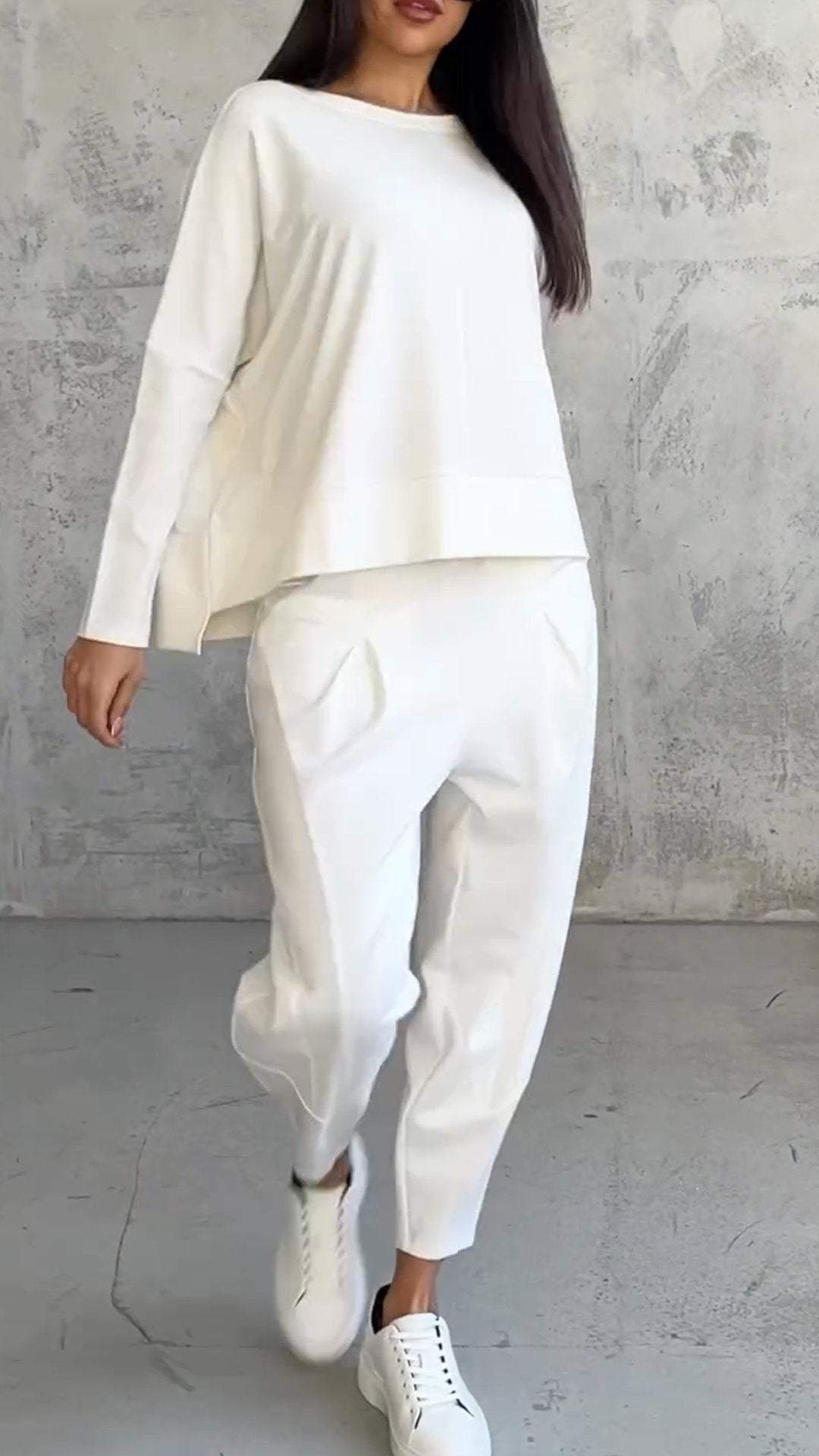 Aurora – Elegant Casual Damdräkt med Blus och Bekväma Byxor