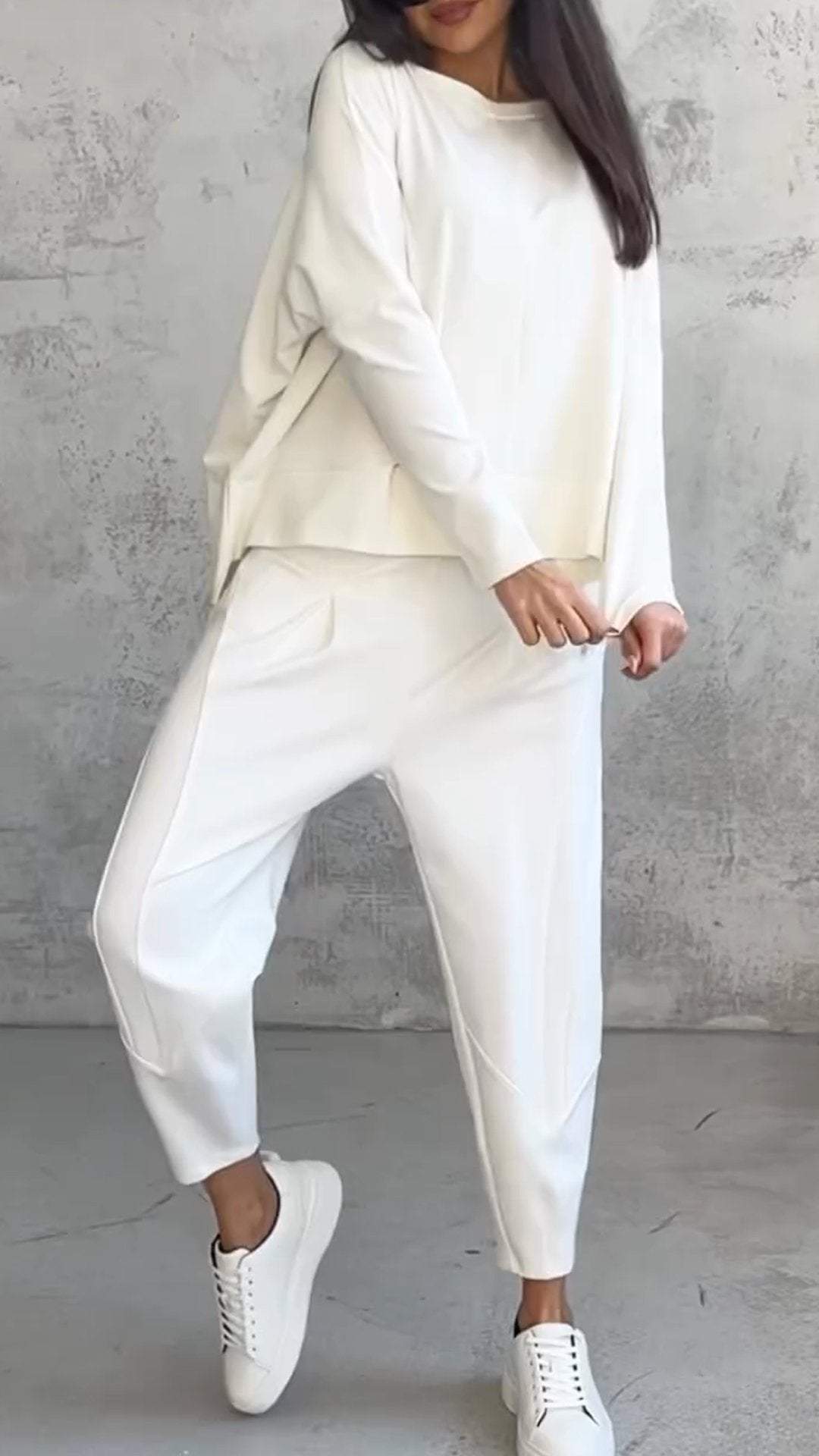 Aurora – Elegant Casual Damdräkt med Blus och Bekväma Byxor