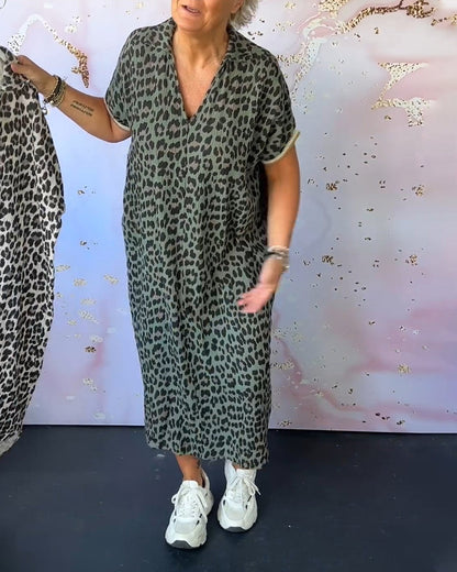 V-ringad kortärmad klänning i leopardmönstrad