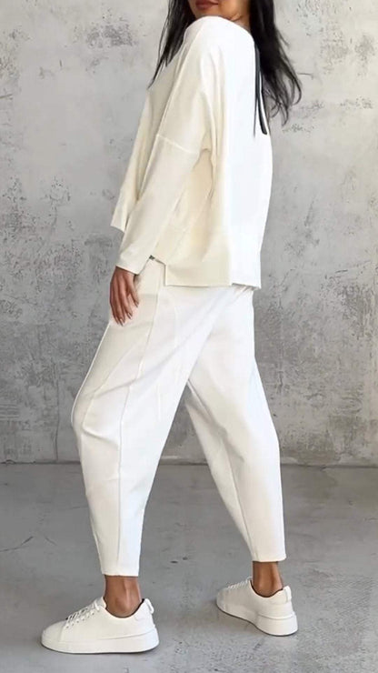 Aurora – Elegant Casual Damdräkt med Blus och Bekväma Byxor