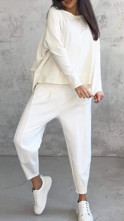 Aurora – Elegant Casual Damdräkt med Blus och Bekväma Byxor